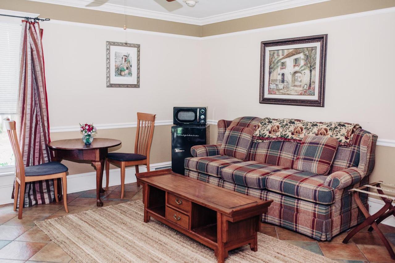 Benn Conger Inn Groton Extérieur photo